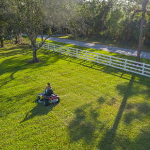 Murray Cruz XD 50 ZeroTurn Lawn Mower with 22 HP* 724cc Briggs  Stratton VTwin Engine Murray Cruz XD 50 ZeroTurn Lawn Mower with 22 HP* 724cc Briggs  Stratton VTwin Engine